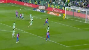 Pogledajte čudesan volej Jordija Albe za pobjedu Barcelone u Sevilli