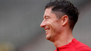 Poznati su detalji ugovora Lewandowskog: Zarađivat će manje nego u Bayernu, agent uzeo veliki cifru