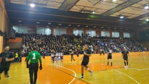 Horde zla priredile pravi spektakl u Skenderiji, vlada toliko interesovanje da su neki ostali ispred
