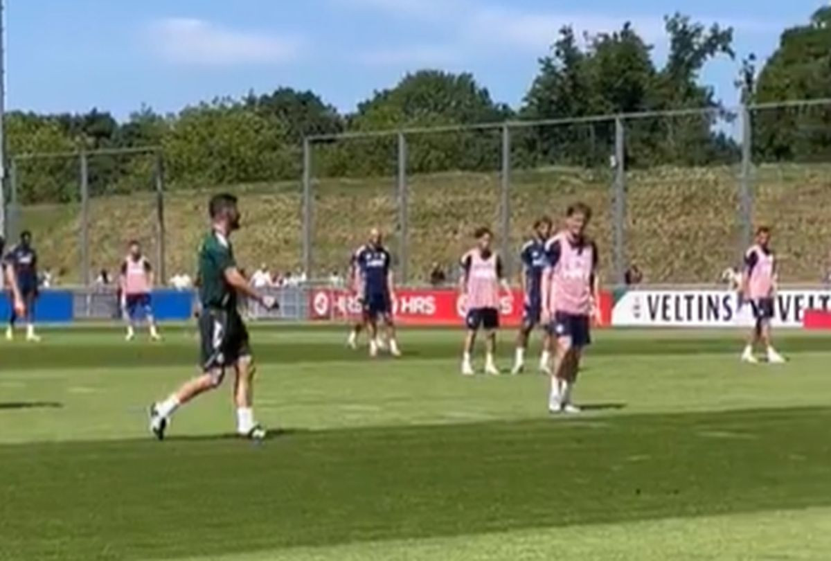 Muslić uz psovke prekinuo trening, navijači očarani: "Ja bih i u rat išao zbog njega" Muslić uz psovke prekinuo trening, navijači očarani: "Ja bih i u rat išao zbog njega"