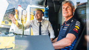 David Coulthard zamijenio F1 bolid tramvajem i vozio građane Sarajeva uoči Red Bull Showrun 