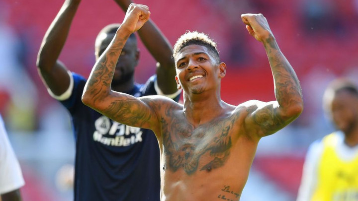 Da li je Van Aanholt svjestan šta je jučer napravio na Old Traffordu?