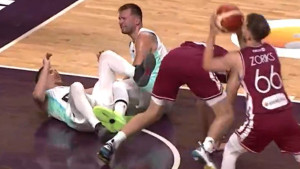 Scene katastrofe za Sloveniju - Luka Dončić otišao s terena!