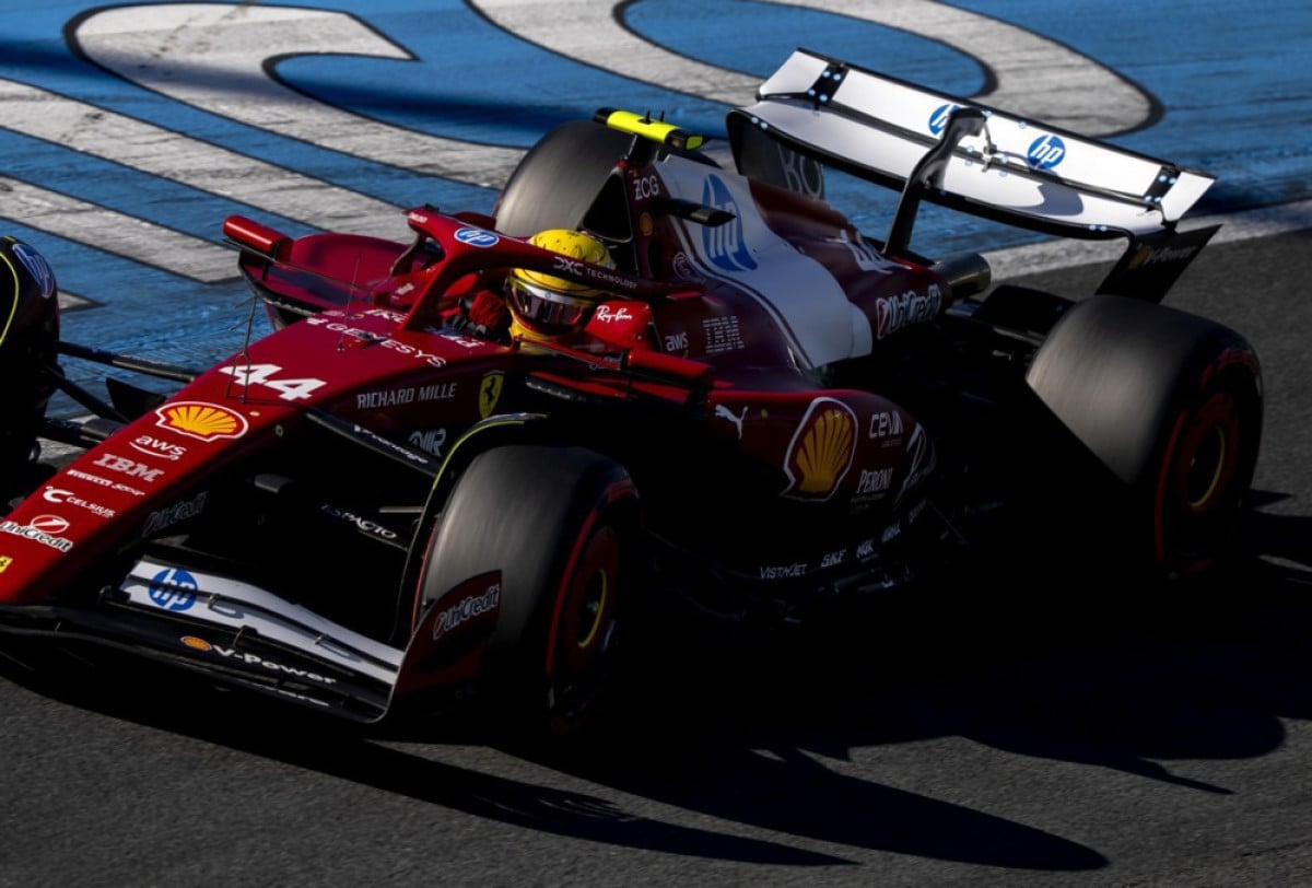 Hamilton u puno boljem raspoloženju, ali ostao tajanstven: "Ferrari još nije gdje želimo" Hamilton u puno boljem raspoloženju, ali ostao tajanstven: "Ferrari još nije gdje želimo"