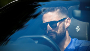 Benzema uporedio Girouda s kartingom, a napadač Chelseaja pokazao kojoj vrsti automobila pripada