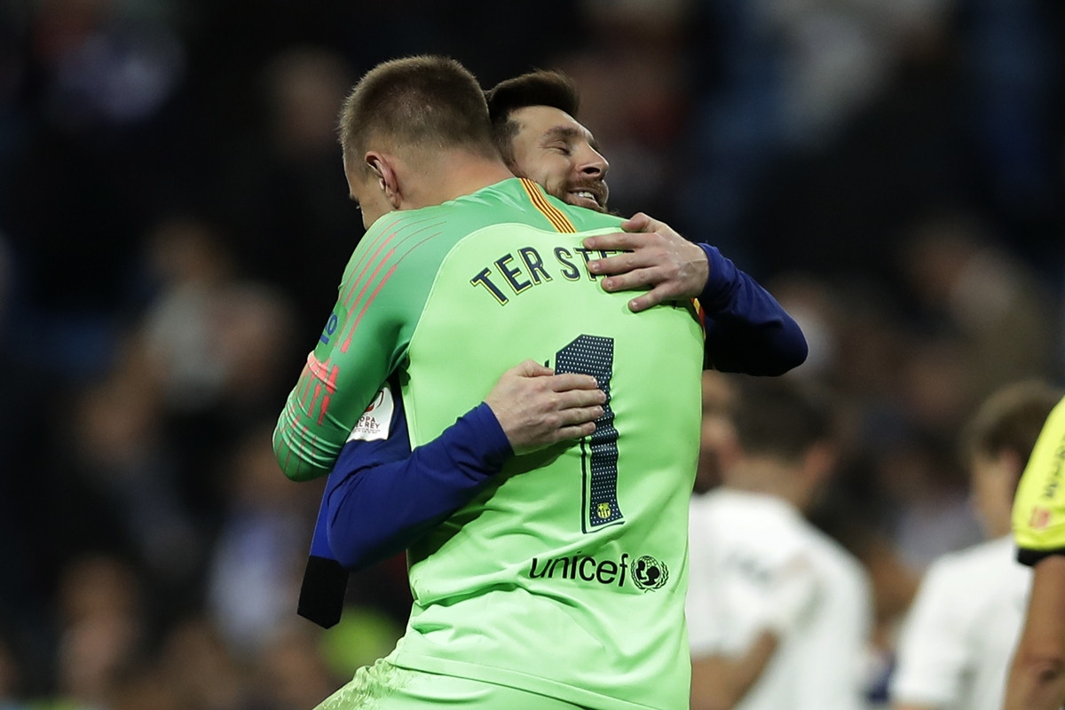 Ter Stegen progovorio o svom komplikovanom odnosu sa Messijem: "Kada bi se naljutio, gađao bi me..." Ter Stegen progovorio o svom komplikovanom odnosu sa Messijem: "Kada bi se naljutio, gađao bi me..."