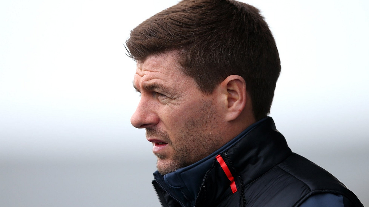 Ponuda je na stolu: Steven Gerrard preuzima posrnulog diva?
