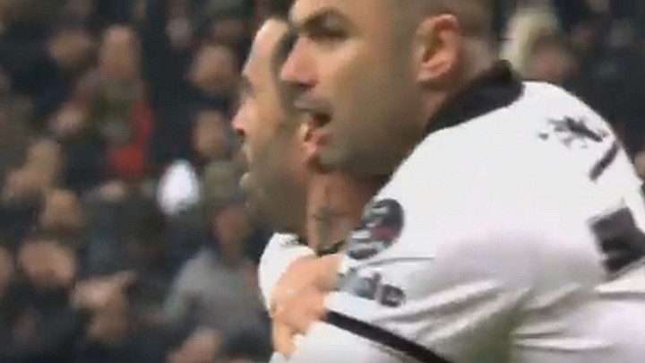 Zabio Feneru i na vrijeme se sjetio da ne slavi gol