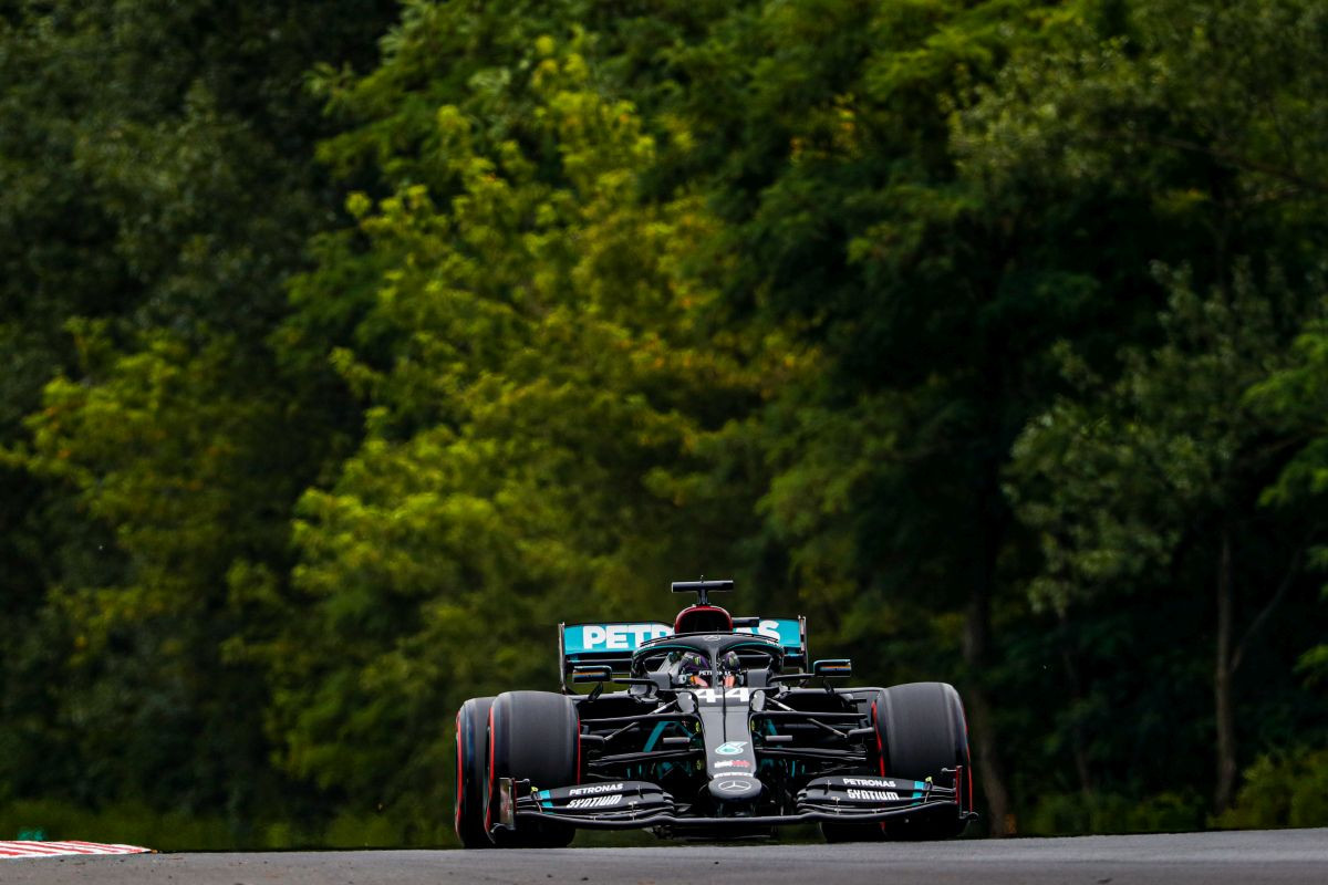 Lewis Hamilton i Mercedes nastavljaju dominaciju