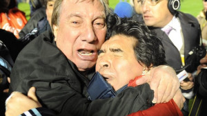 Napravili su plan kako mu saopštiti da je Maradona mrtav: Do tada mu puštaju serije o Pablu Escobaru