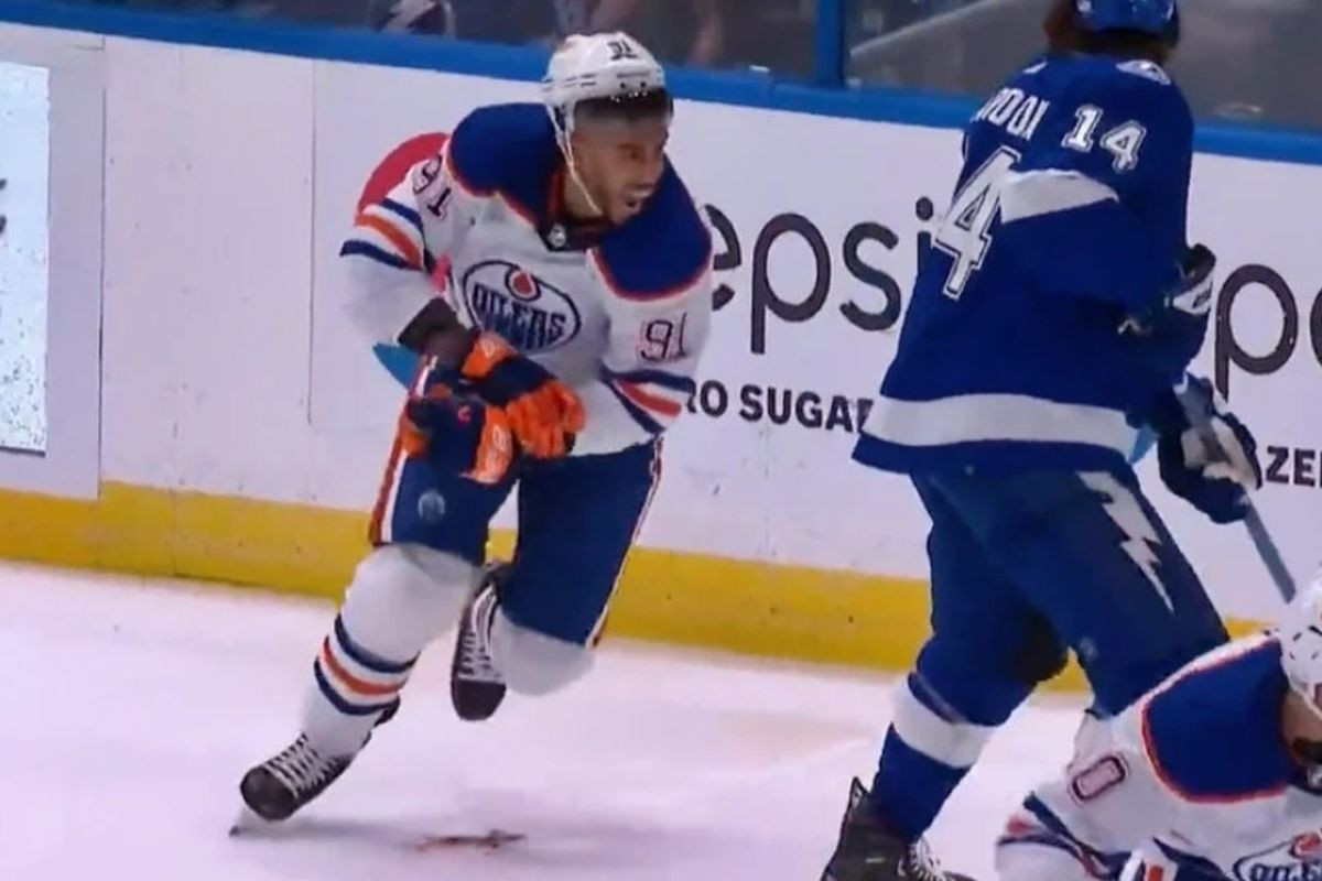 Klizaljka preko zgloba: NHL zvijezda je odjurila s leda tražeći pomoć