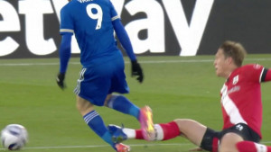 Svi kažu da je sudija oštetio Southampton, ali snimak pokazuje svu brutalnost starta nad Vardyjem