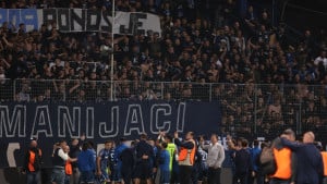 Manijaci protestuju zbog meča u vrijeme iftara - Poslali su jasnu poruku!