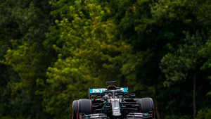 Lewis Hamilton i Mercedes nastavljaju dominaciju