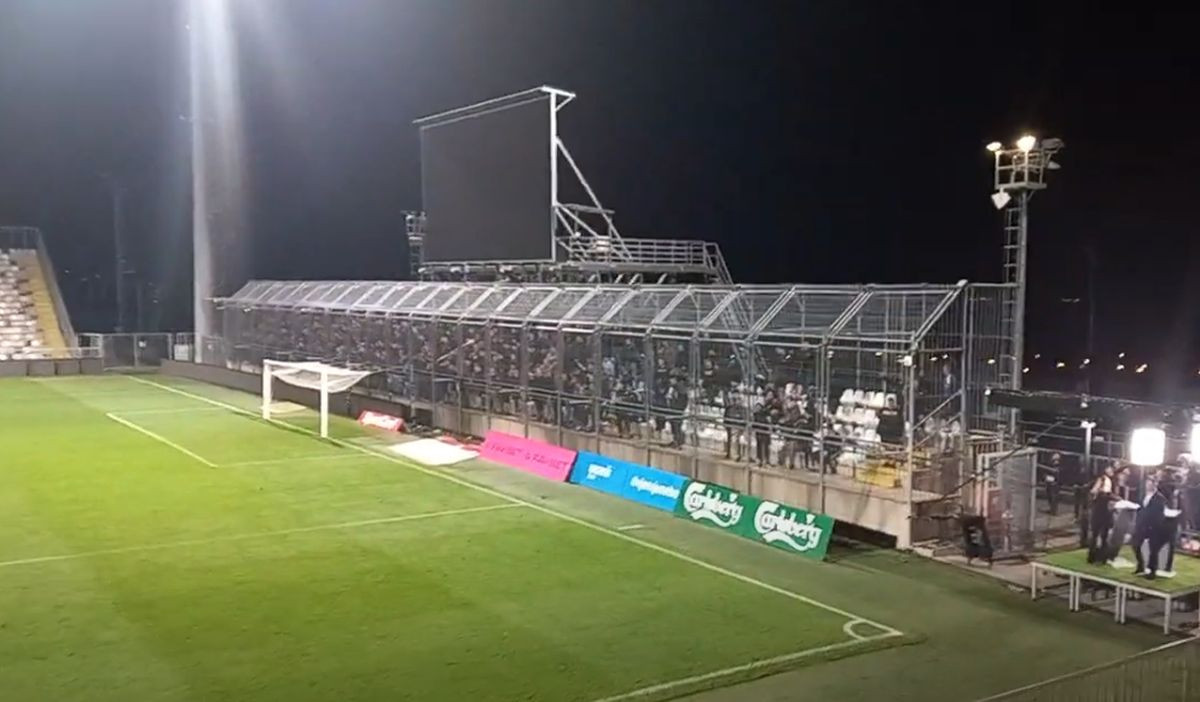 Rujevica se ispraznila, ostali su samo Boysi u kavezu, a zatim je krenula pjesma iz lože Rujevica se ispraznila, ostali su samo Boysi u kavezu, a zatim je krenula pjesma iz lože