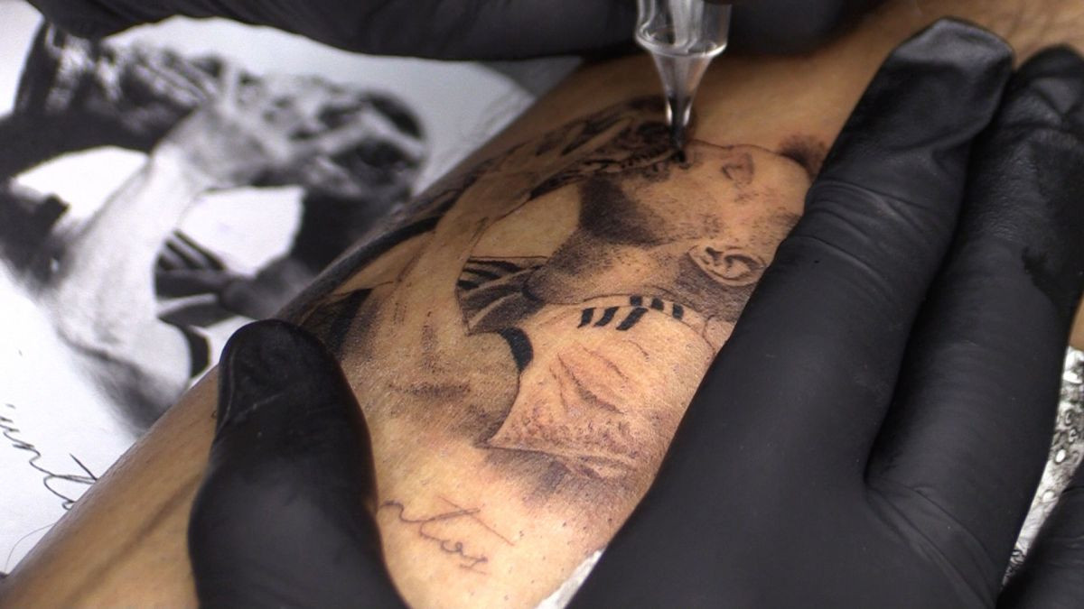 Odlučio je itestovirati lik Messija na leđima, ali mu je tattoo majstor uništio život Odlučio je itestovirati lik Messija na leđima, ali mu je tattoo majstor uništio život