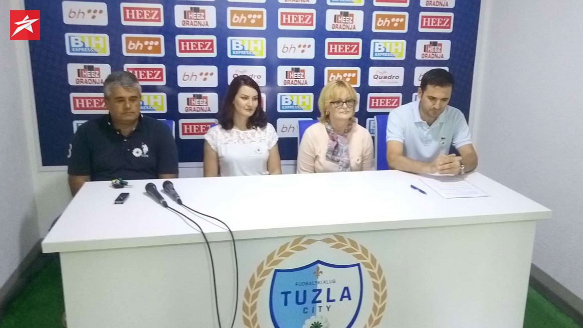 "Hvala Tuzla Cityju, ovim cvijetom se pronose poruke mira" "Hvala Tuzla Cityju, ovim cvijetom se pronose poruke mira"