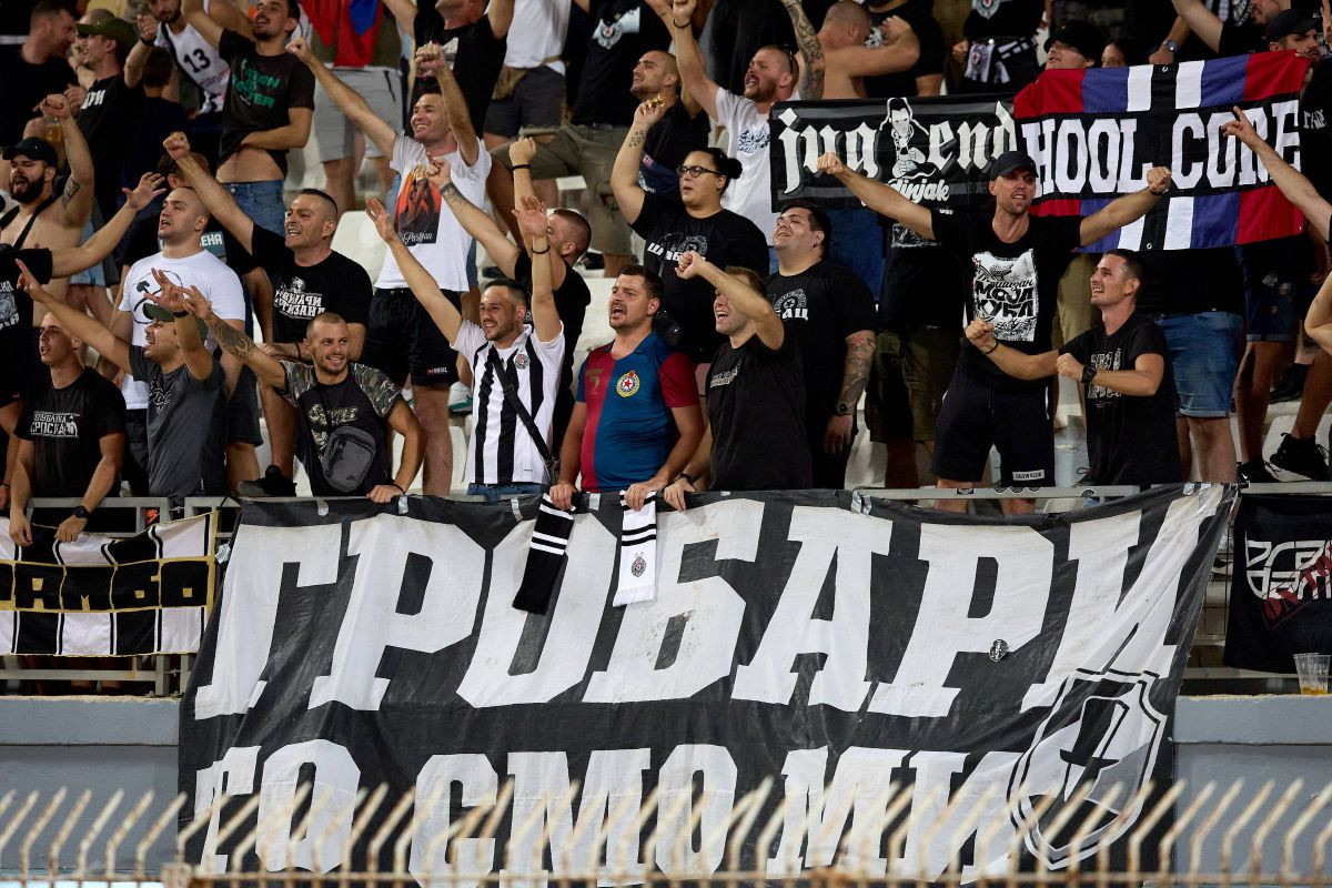 Navijači FK Partizan teško izvrijeđali FK Crvena zvezda: "Neka pucaju kosti režimske ku*ke" Navijači FK Partizan teško izvrijeđali FK Crvena zvezda: "Neka pucaju kosti režimske ku*ke"
