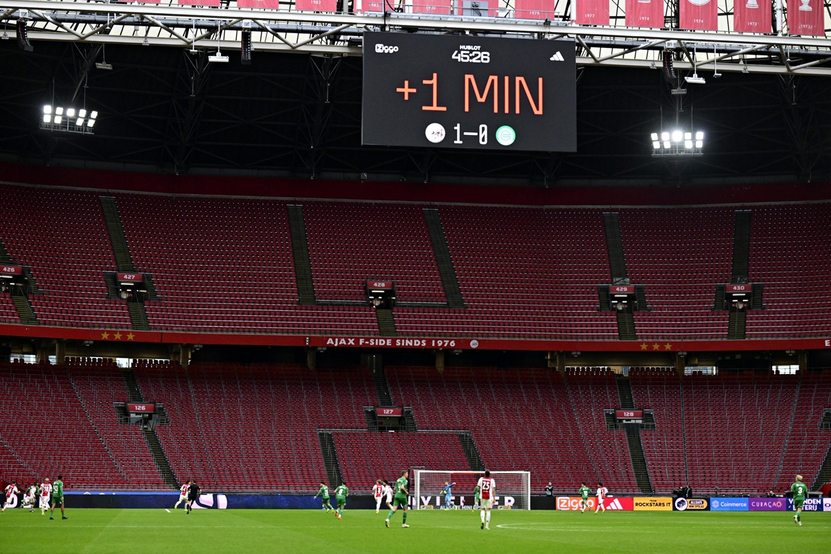 Jedini navijač koji je imao dozvolu da dođe na utakmicu Ajaxa se nije pojavio, razlog je jako tužan
