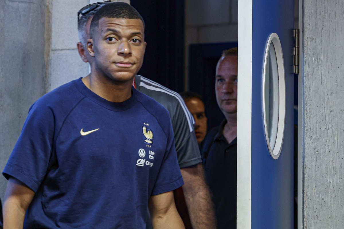 Kylian Mbappe saopštio odluku o nastavku karijere! Kylian Mbappe saopštio odluku o nastavku karijere!
