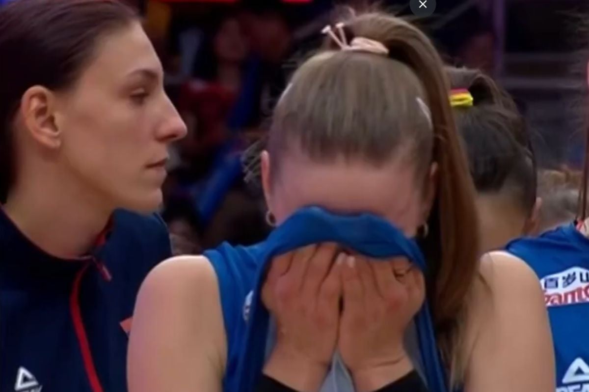 Srbija je danas u očaju, suze koje bol ne mogu da zaustave Srbija je danas u očaju, suze koje bol ne mogu da zaustave
