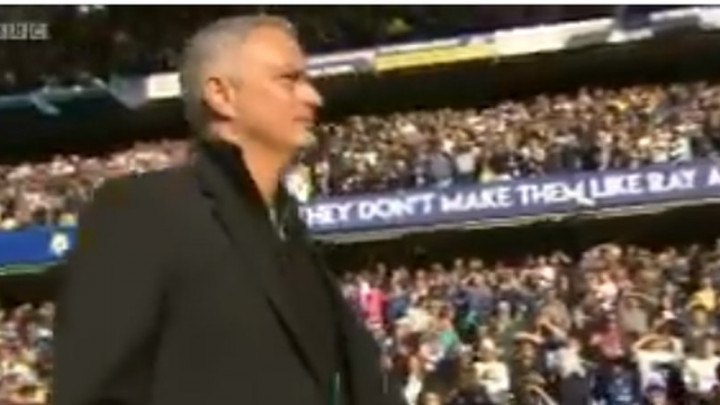 Mourinho s tri prsta u zraku imao pravi odgovor za sve navijače Chelseaja