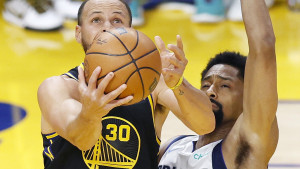 Stradalo je stopalo: Golden State ostao bez Stepha Curryja