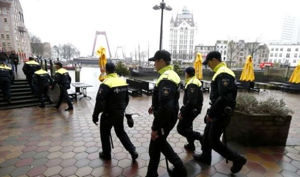 Više od 80 navijača Rome uhapšeno u Rotterdamu