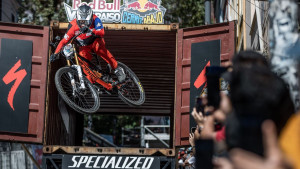 Čileanac Ferreira pobjednik ekstremnog MTB spusta ulicama čileanskog grada