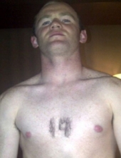 Rooney izbrijao prsa u obliku broja 19