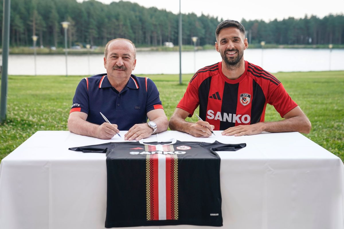 Kenan Kodro nakon samo pola godine napustio Ferencvaros, karijeru nastavlja u Turskoj Kenan Kodro nakon samo pola godine napustio Ferencvaros, karijeru nastavlja u Turskoj