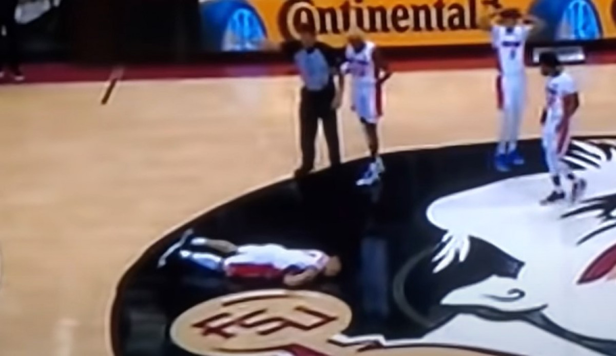 Potresne scene iz Floride: Košarkaš kolabrirao na parketu tokom utakmice