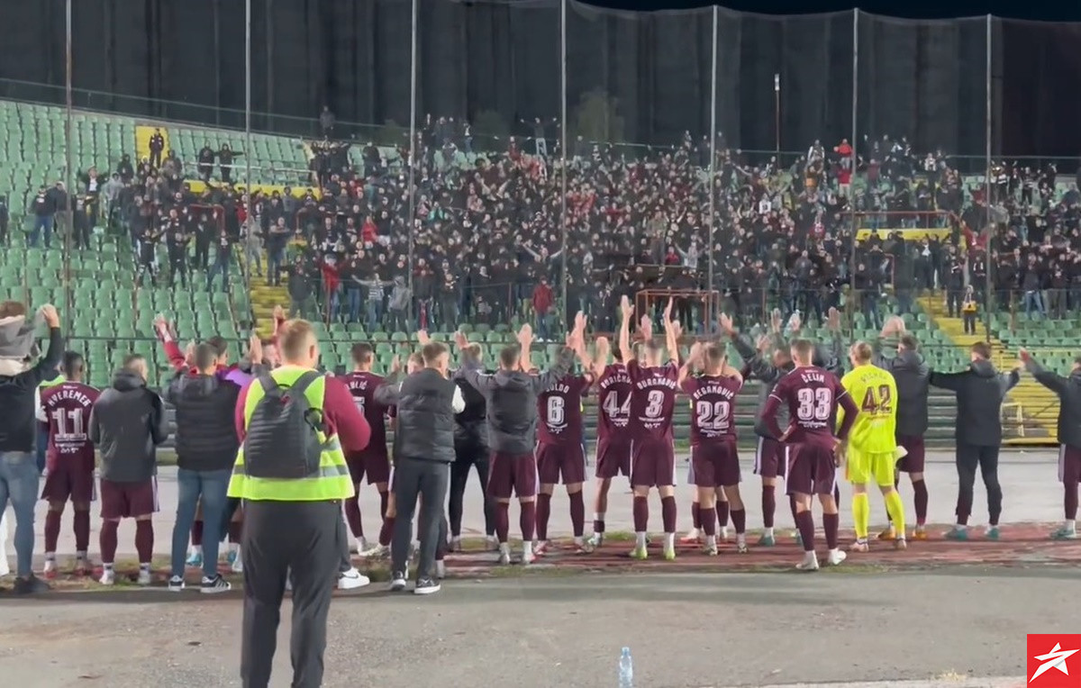 Kiks oprošten - Horde zla aplauzima i pjesmom ispratile igrače FK Sarajevo Kiks oprošten - Horde zla aplauzima i pjesmom ispratile igrače FK Sarajevo