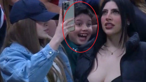 Brineta na stadionu pred dječakom pokazala ogromne grudi, reakcija kao iz stripova