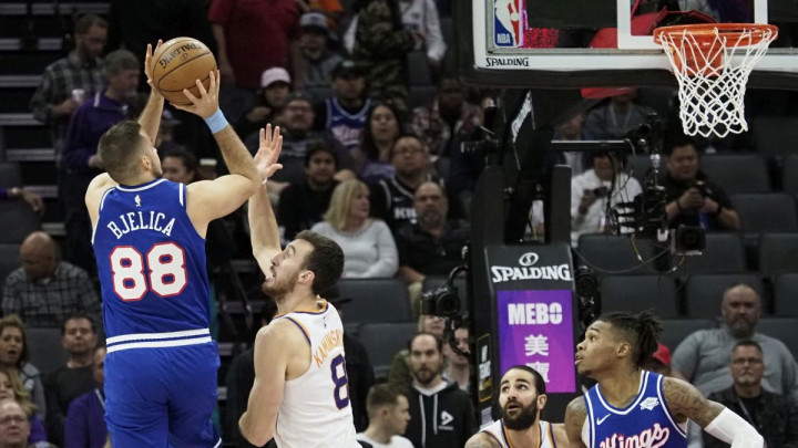 Nemanja Bjelica pogodio trojku sa zvukom sirene i donio Kingsima pobjedu u Houstonu