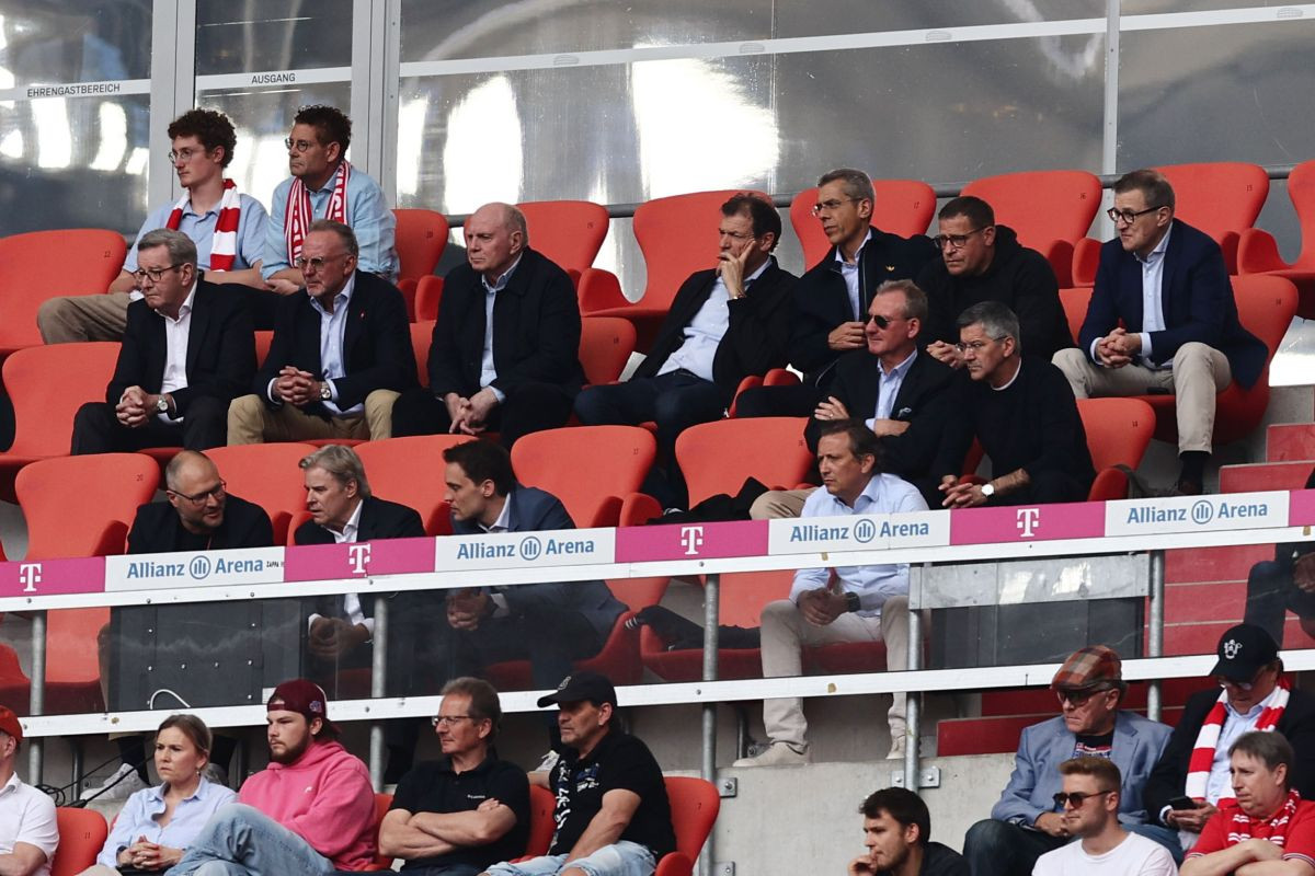Bayern se baca pod noge zvijezdi: "Rekli smo mu da će biti kapiten samo da ostane" Bayern se baca pod noge zvijezdi: "Rekli smo mu da će biti kapiten samo da ostane"