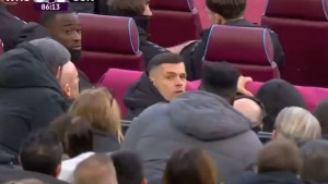 Skandalozne scene u Londonu! Xhaka se svađao s navijačima, ponavljao im samo četiri riječi