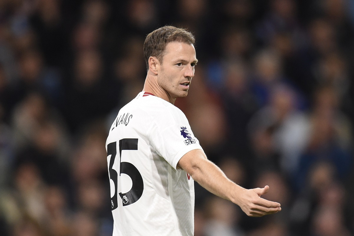 Jonny Evans okačio kopačke o klin, ali ostat će u Manchester Unitedu