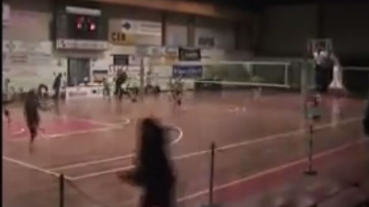 Zemljotres preplašio odbojkašice