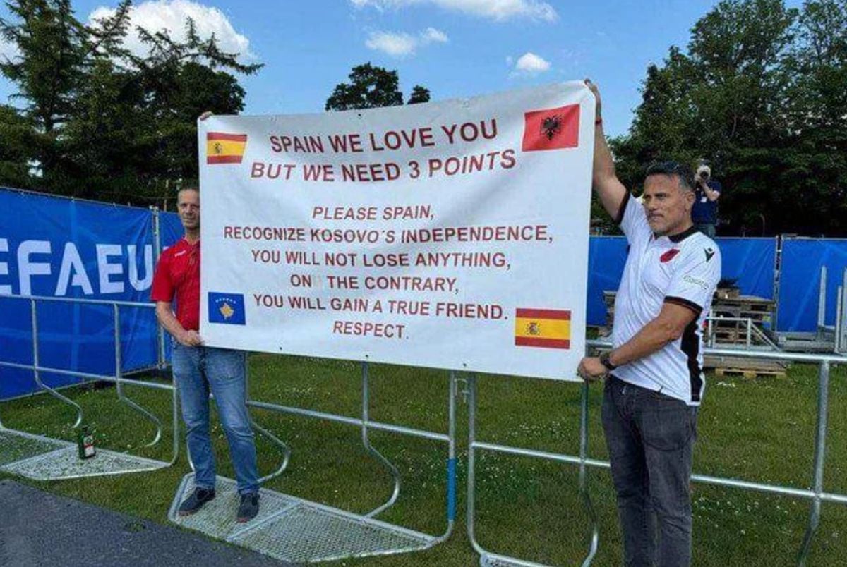 Albanski navijači poslali Špancima poruku: "Dajte nam tri boda i priznajte Kosovo"