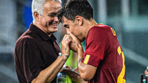 Mourinho otkrio šta je rekao Dybali pa ga je Argentinac poljubio u ruku 