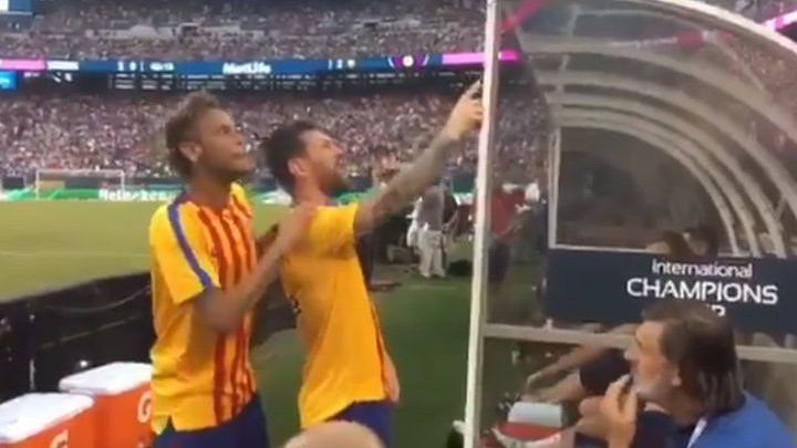 Sjećate li se kada je Messi pokazivao Neymaru s kojeg planeta dolazi?