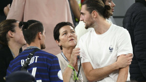 Pohlepna mama željna je miliona, a ni sin se ne crveni: Galata ima 'love', ali Rabiot se precijenio