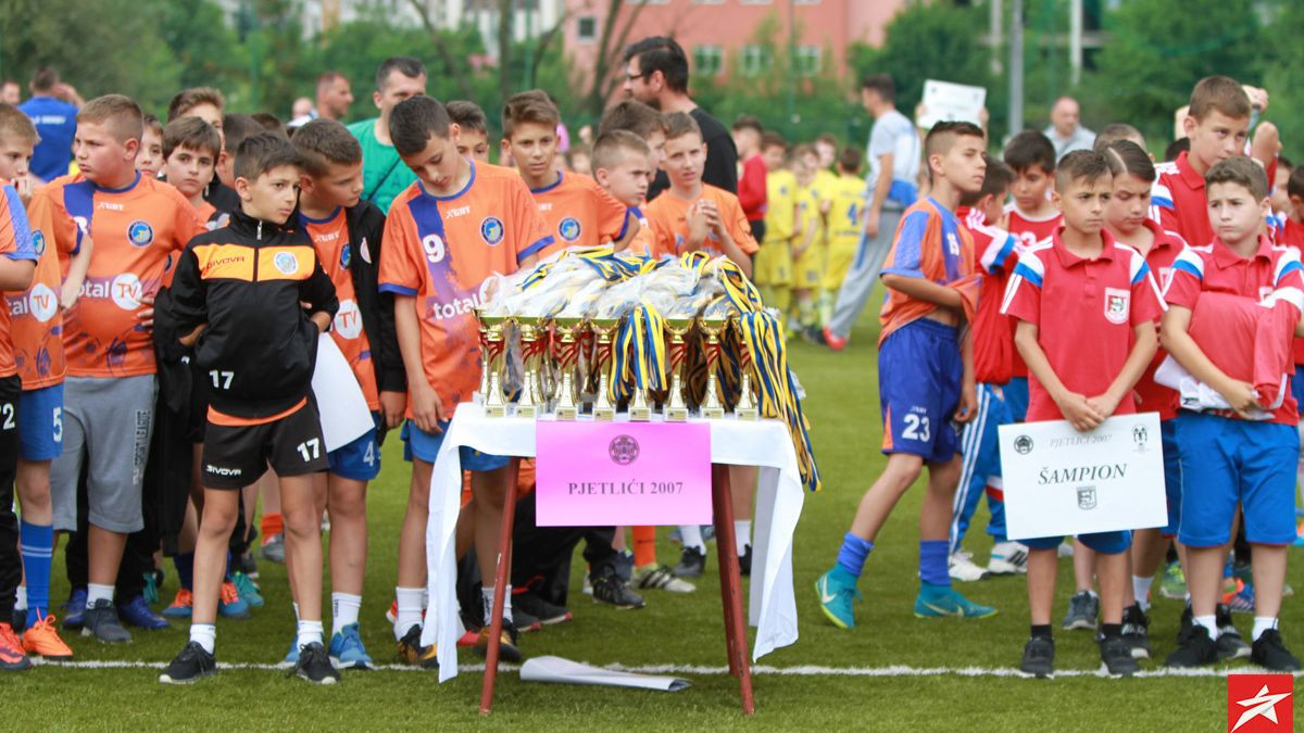Održan svečani defile završnice pete sezone Lige "Pretpionira, Pjetlića i Cicibana" KS