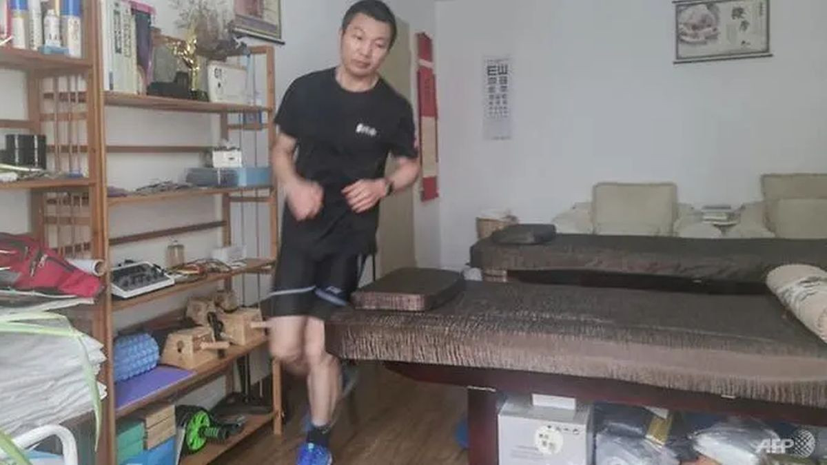Kinez Pan Shancu istrčao maraton u vlastitom dnevnom boravku Kinez Pan Shancu istrčao maraton u vlastitom dnevnom boravku