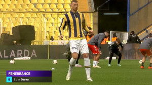 Džeko i saigrači u retro dresovima morali na zagrijavanje, pa ekspresno stiglo objašnjenje