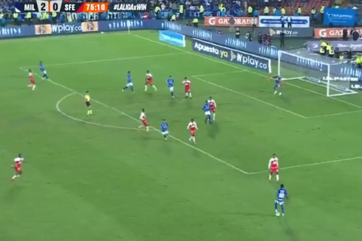 Najbizarniji žuti karton: Njegov tim je vodio 2:0, a on je odlučio da protivnika ponizi do kraja Najbizarniji žuti karton: Njegov tim je vodio 2:0, a on je odlučio da protivnika ponizi do kraja