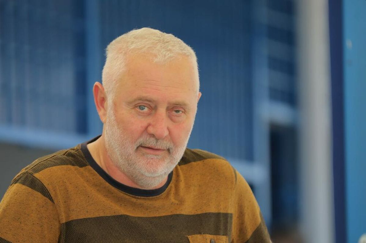 Ovo je otac najboljeg na svijetu: "Je li možda treba da ode u Beograd i glumi facu po splavovima?" Ovo je otac najboljeg na svijetu: "Je li možda treba da ode u Beograd i glumi facu po splavovima?"