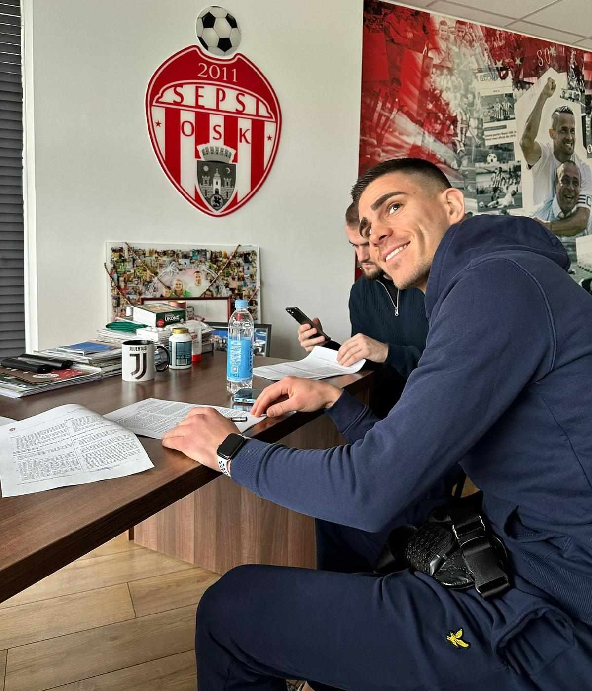 Dino Skorup na potpisu ugovora